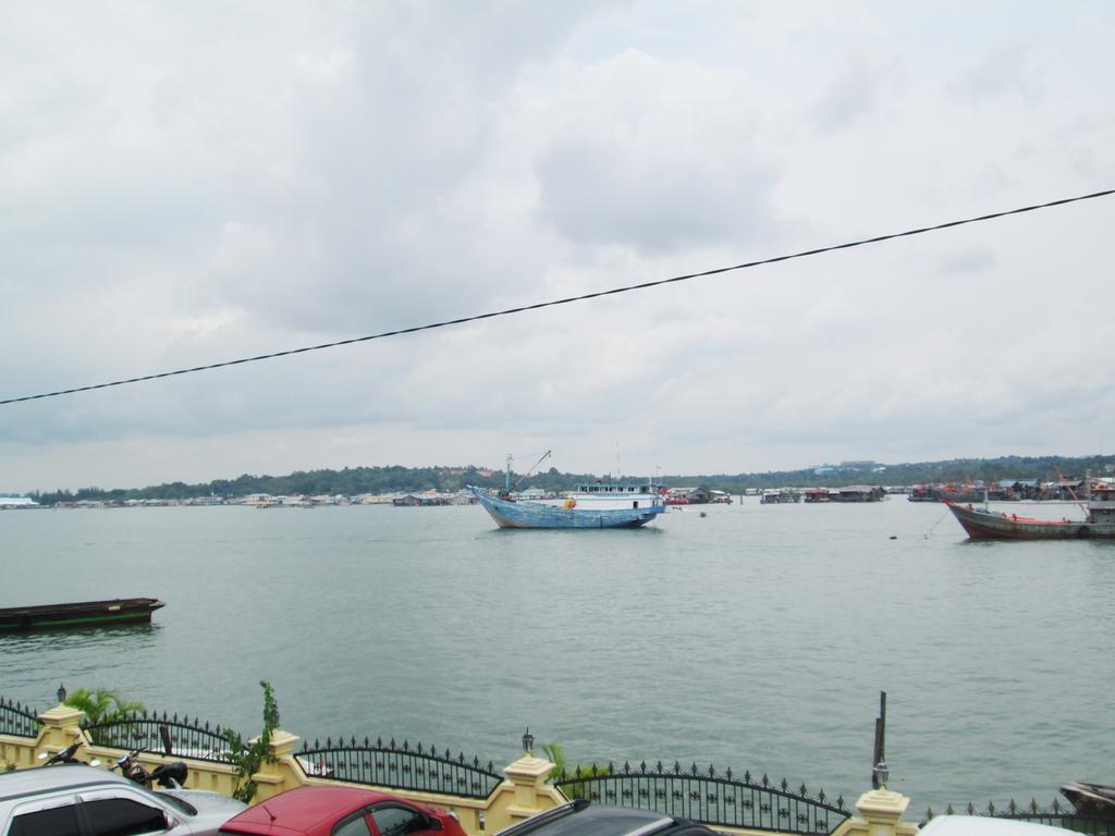 Laut Jaya Hotel Танджунгпинанг Экстерьер фото