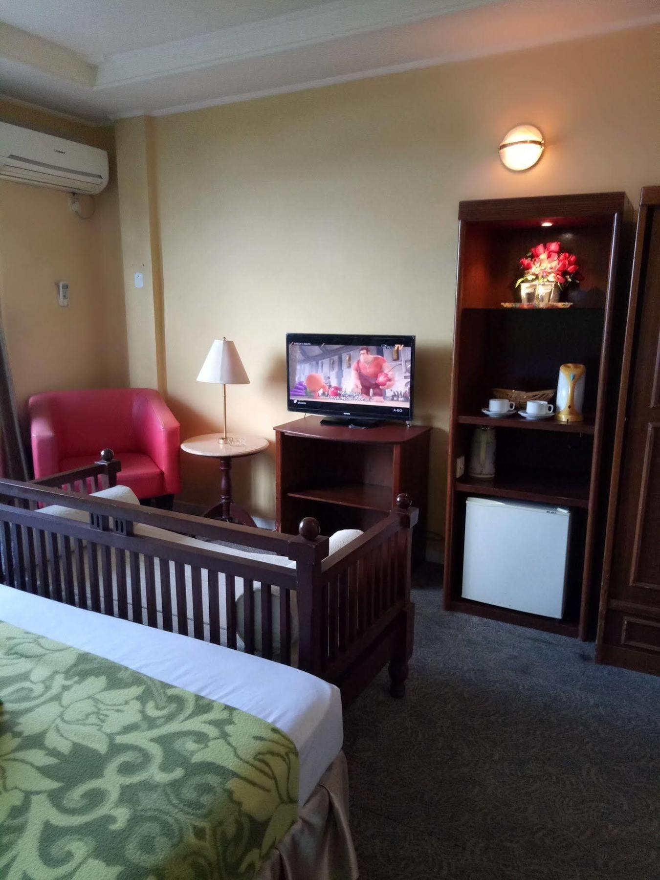 Laut Jaya Hotel Танджунгпинанг Экстерьер фото